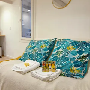 Appartement Charmant Studio, Plein Centre, LʼIsle-sur-la-Sorgue